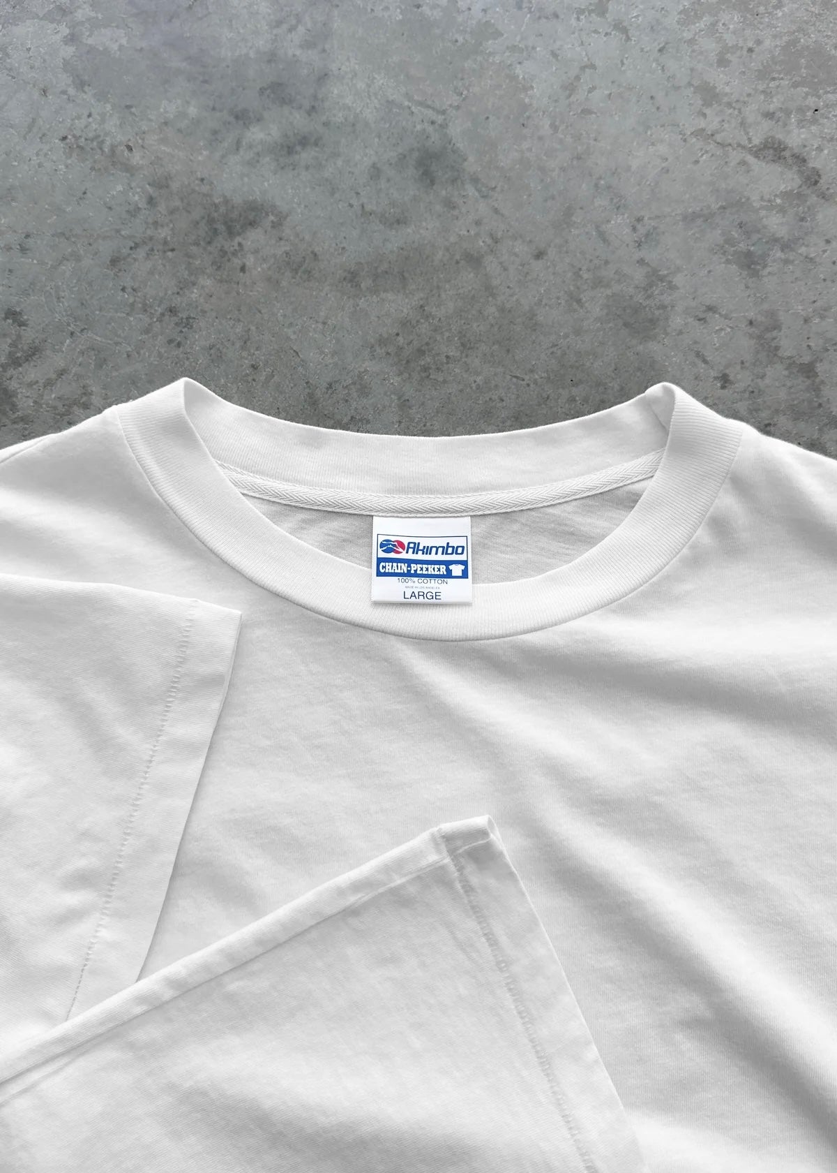 “CHAIN-PEEKER” LIGHT-WEIGHT TEE - WHITE