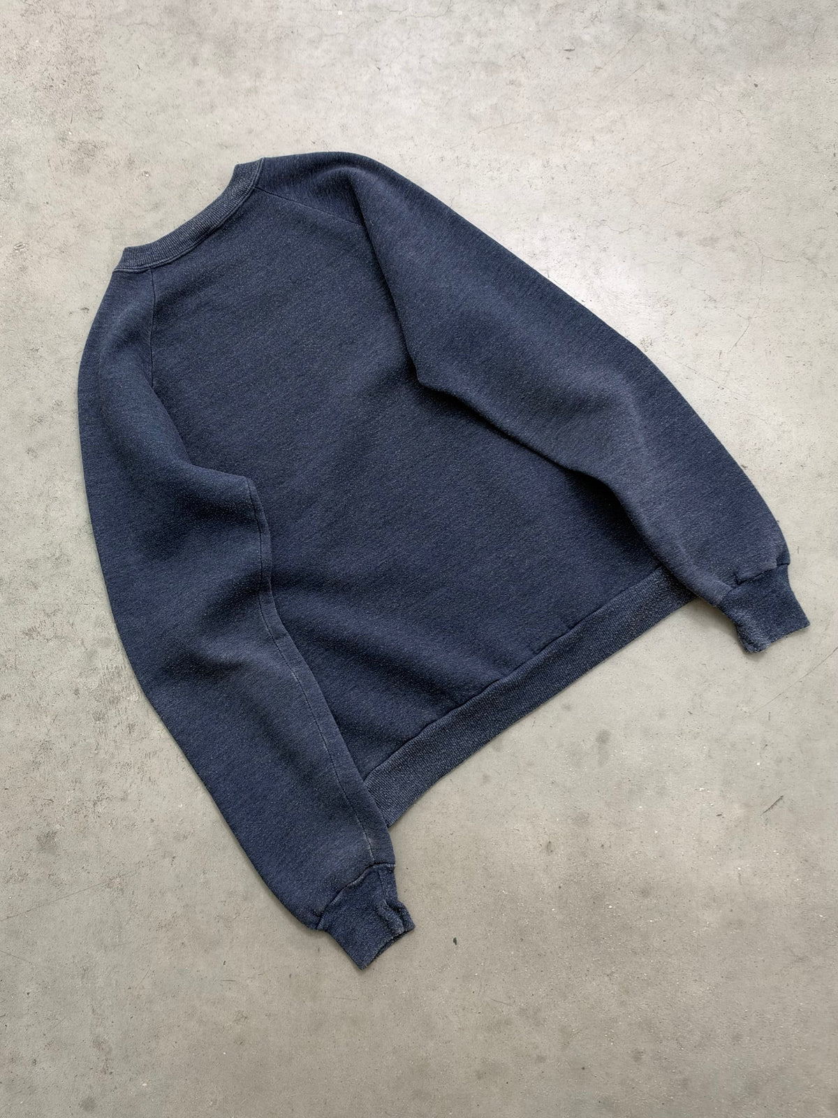 SUN FADED SEA BLUE RAGLAN SLEEVE CREWNECK - 1980S