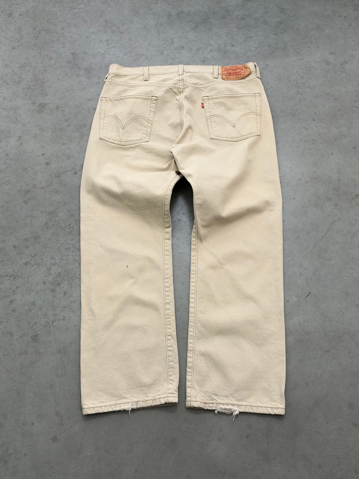 FADED BEIGE LEVIS 501 JEANS - 2000S