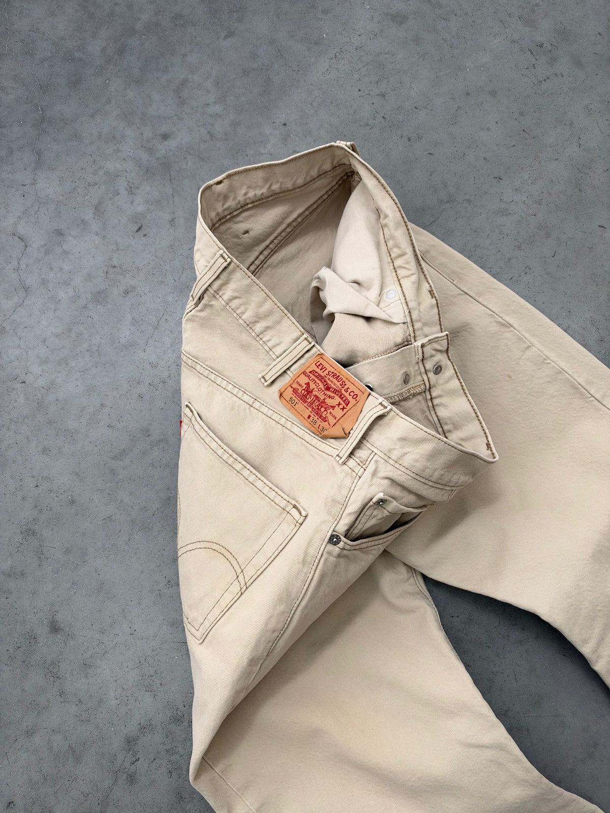 FADED BEIGE LEVIS 501 JEANS - 2000S