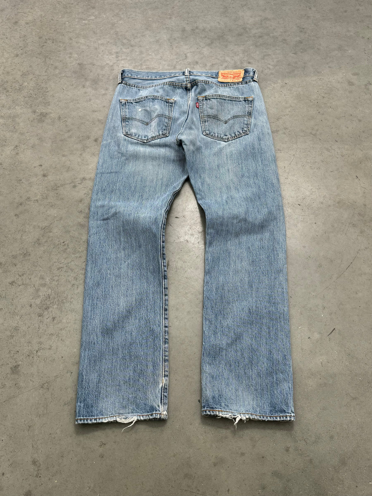 DISTRESSED & FADED LEVIS 501 JEANS - 2000S