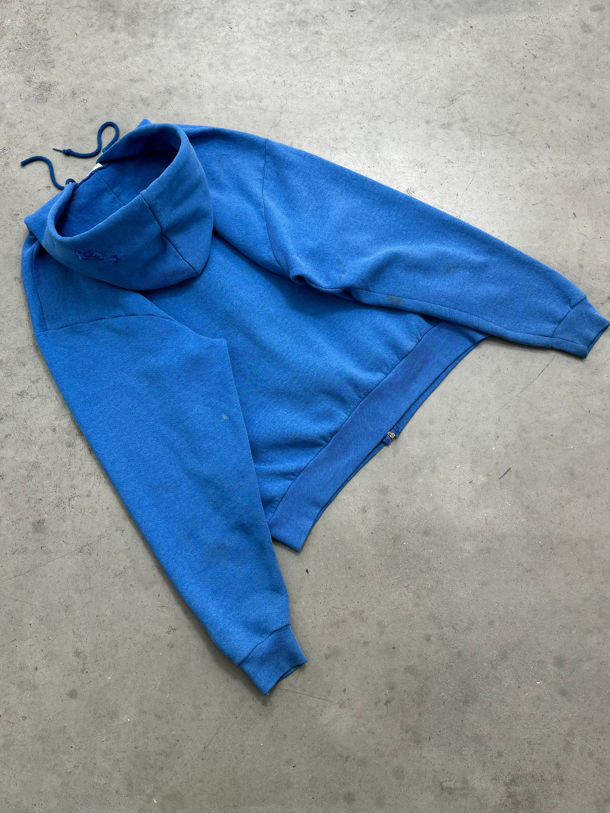 DISTRESSED & SUN FADED BLUE ZIP UP HOODIE - 1990S