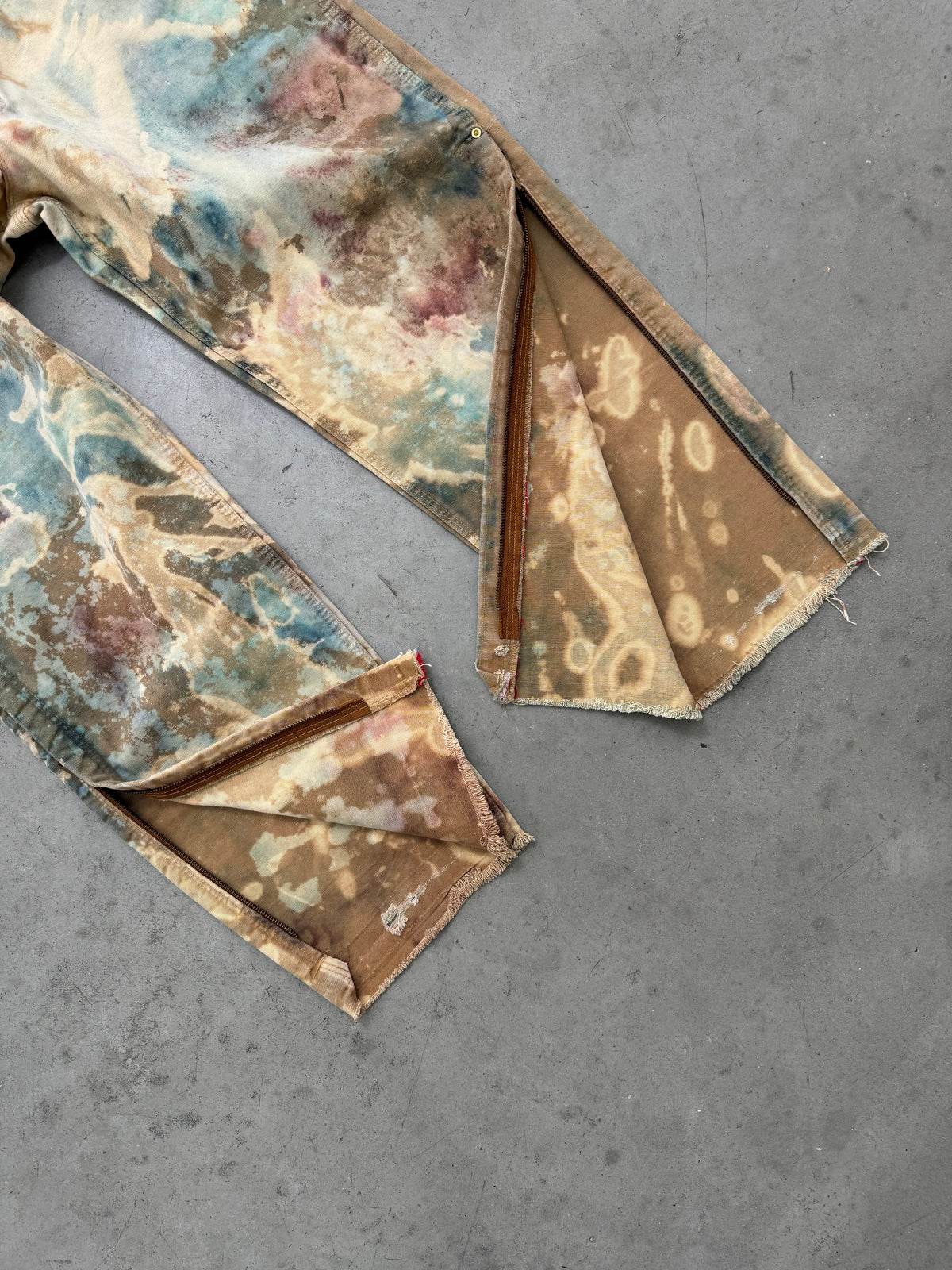 DISTRESSED & FADED TAN PAINT SPLATTER COVERALL PANTS - 1980S