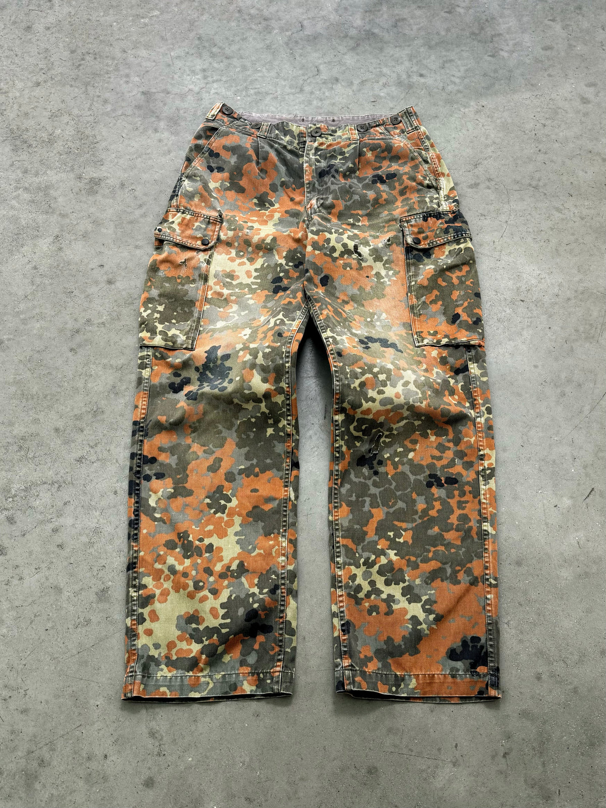 FADED MILITARY CAMO CARGO PANTS - 1980S