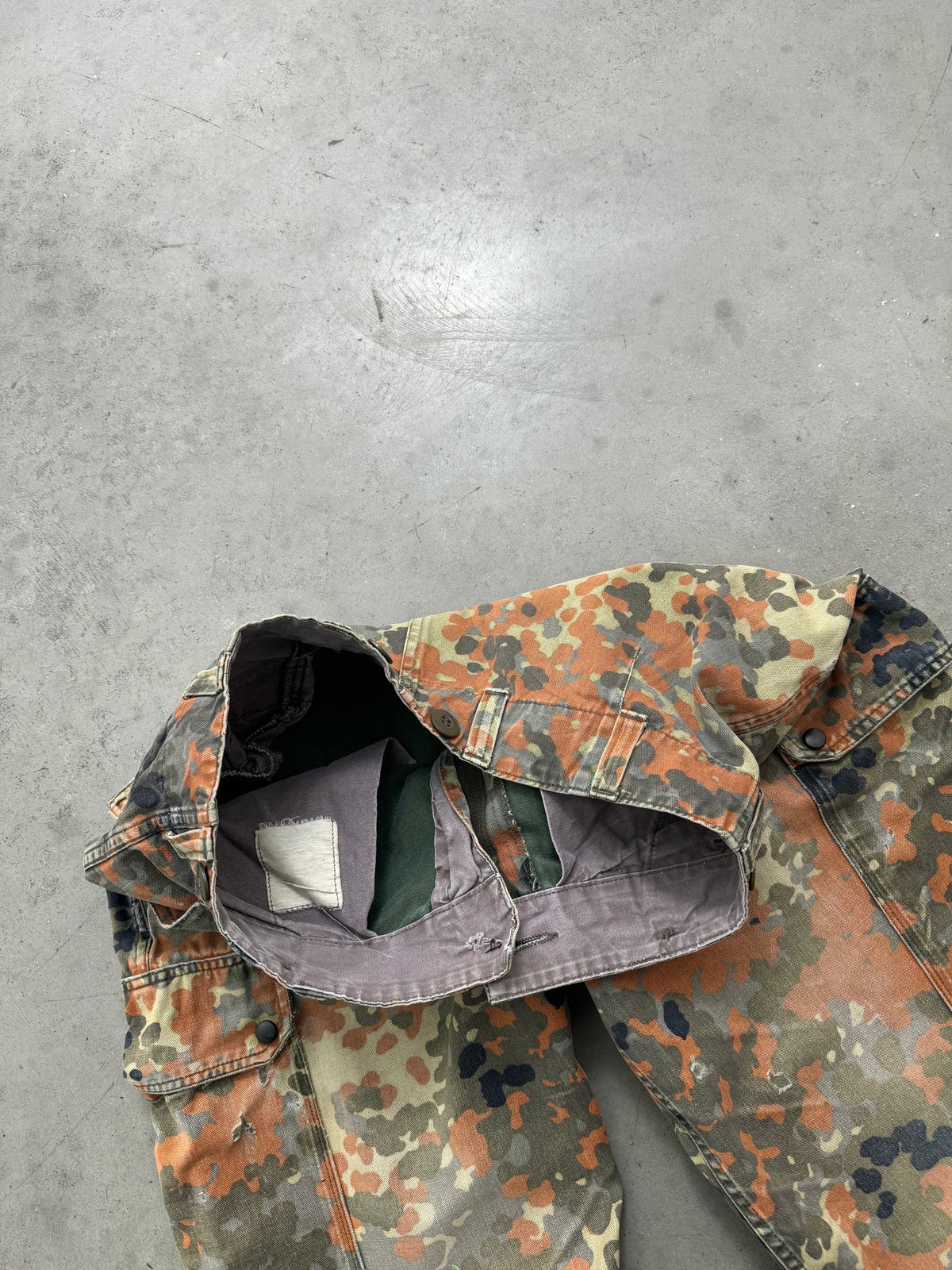 FADED MILITARY CAMO CARGO PANTS - 1980S