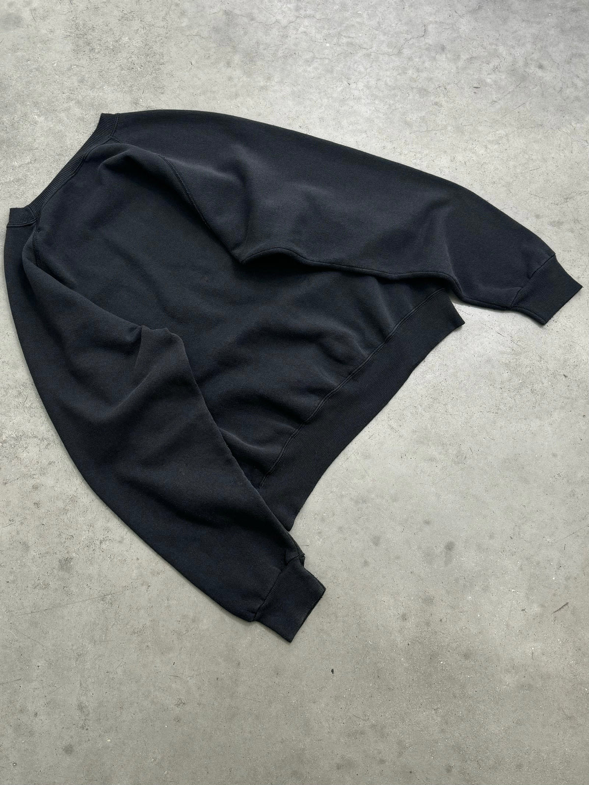 FADED BLACK RAGLAN CREWNECK - 1980S