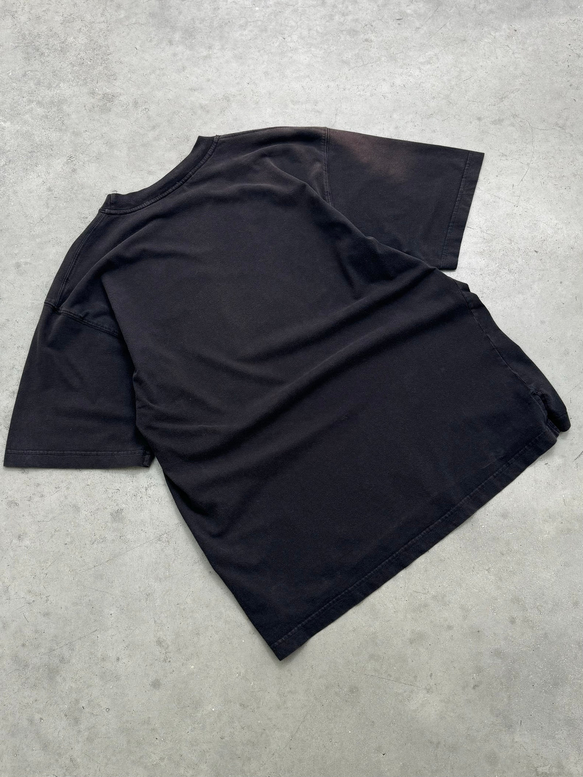 SUN FADED BLACK PORSCHE TEE - 2000S