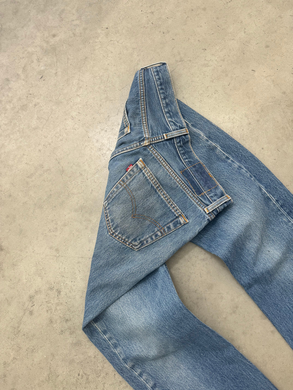 FADED BLUE LEVIS 501 BUTTON FLY JEANS - 1990S