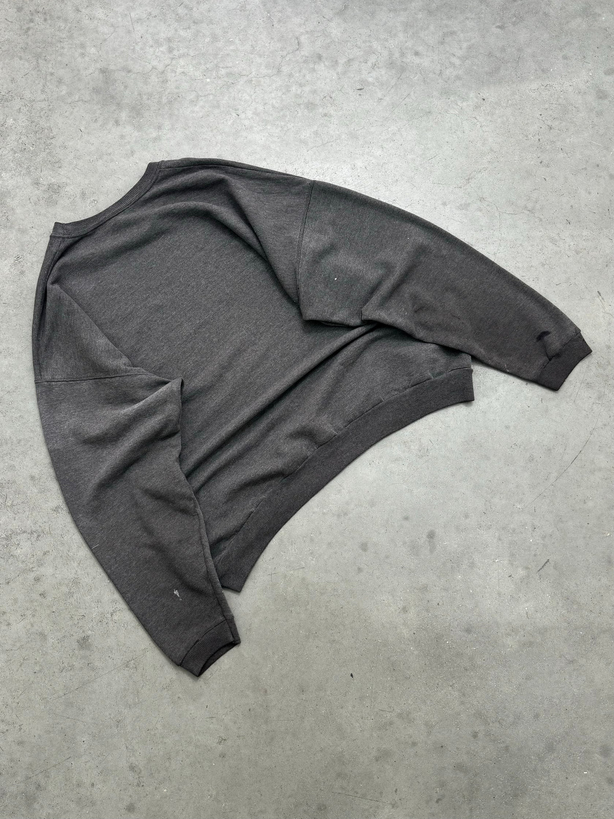 FADED & DISTRESSED CHARCOAL CREWNECK - 1990S