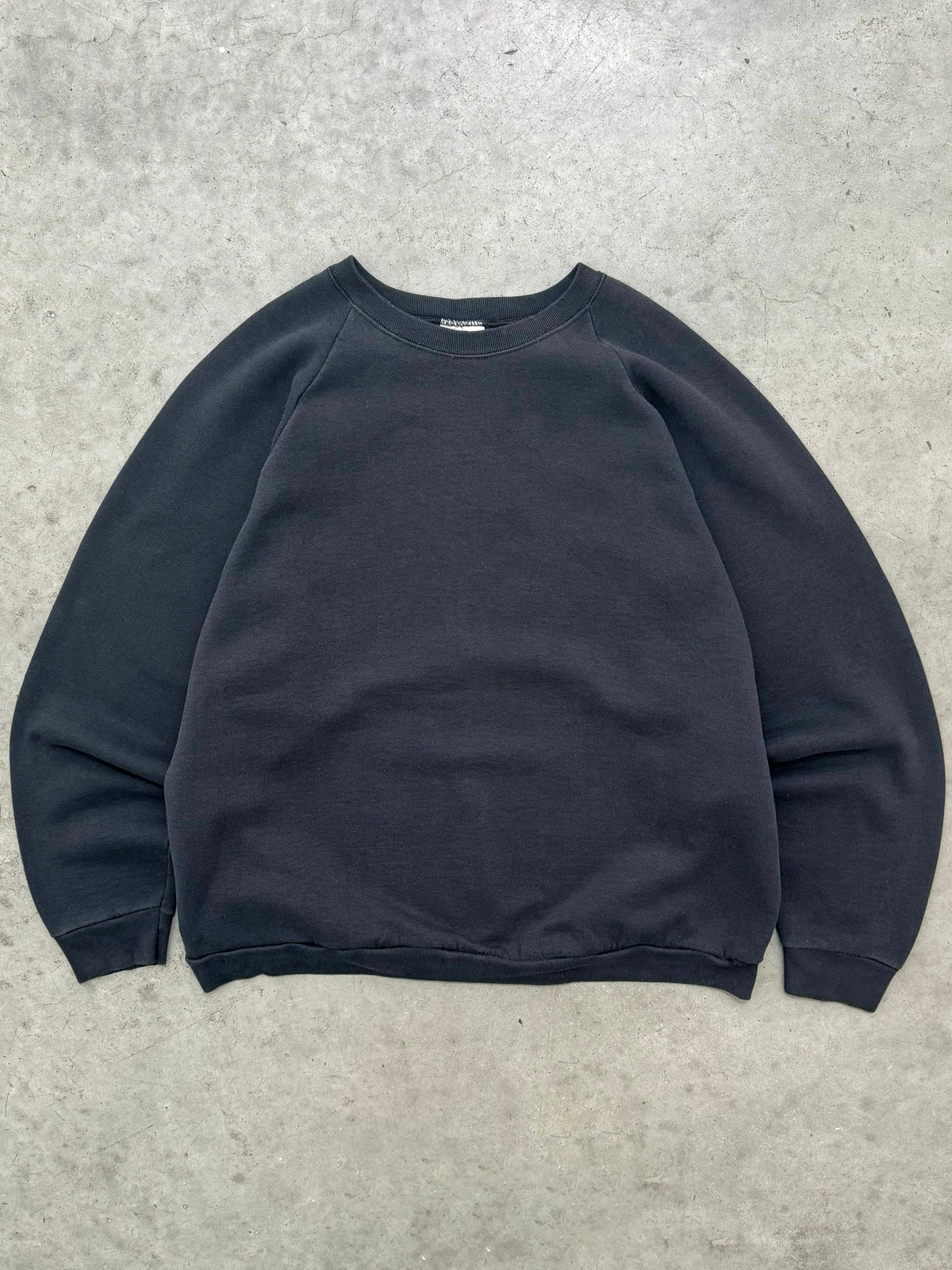 FADED BLACK RAGLAN SLEEVE CREWNECK - 1990S