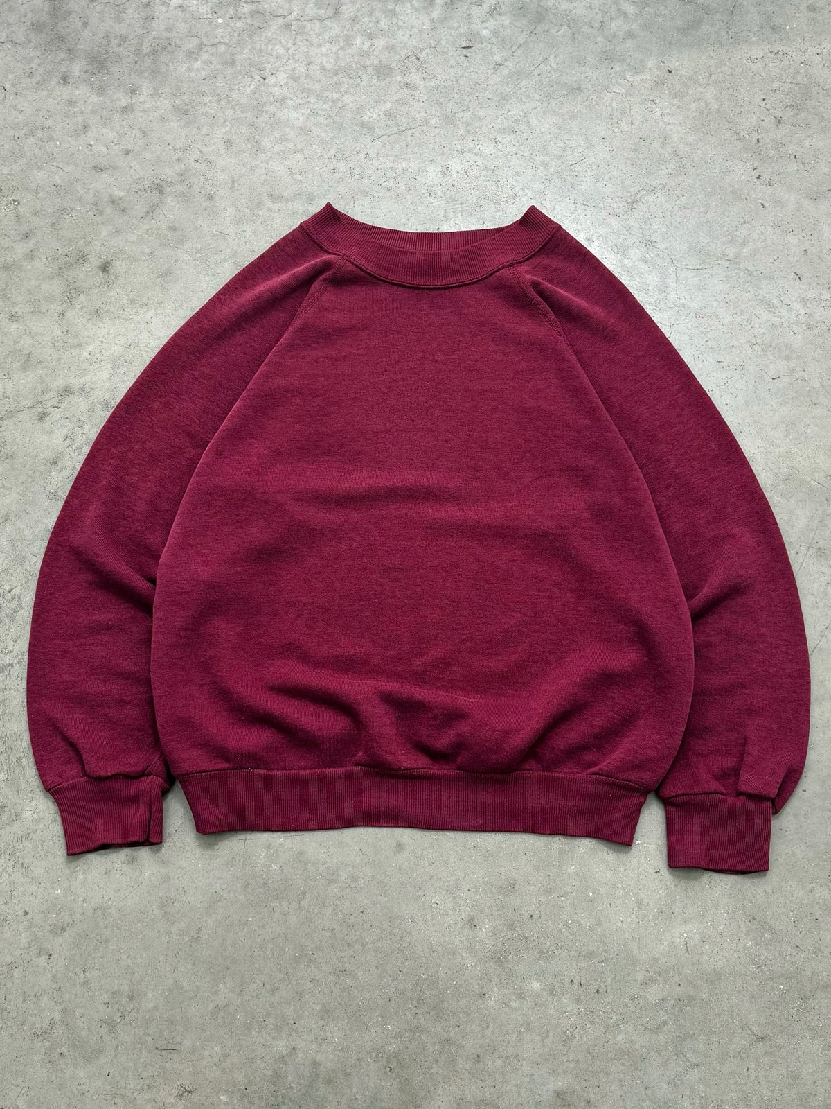 FADED MAROON RAGLAN SLEEVE CREWNECK - 1980S