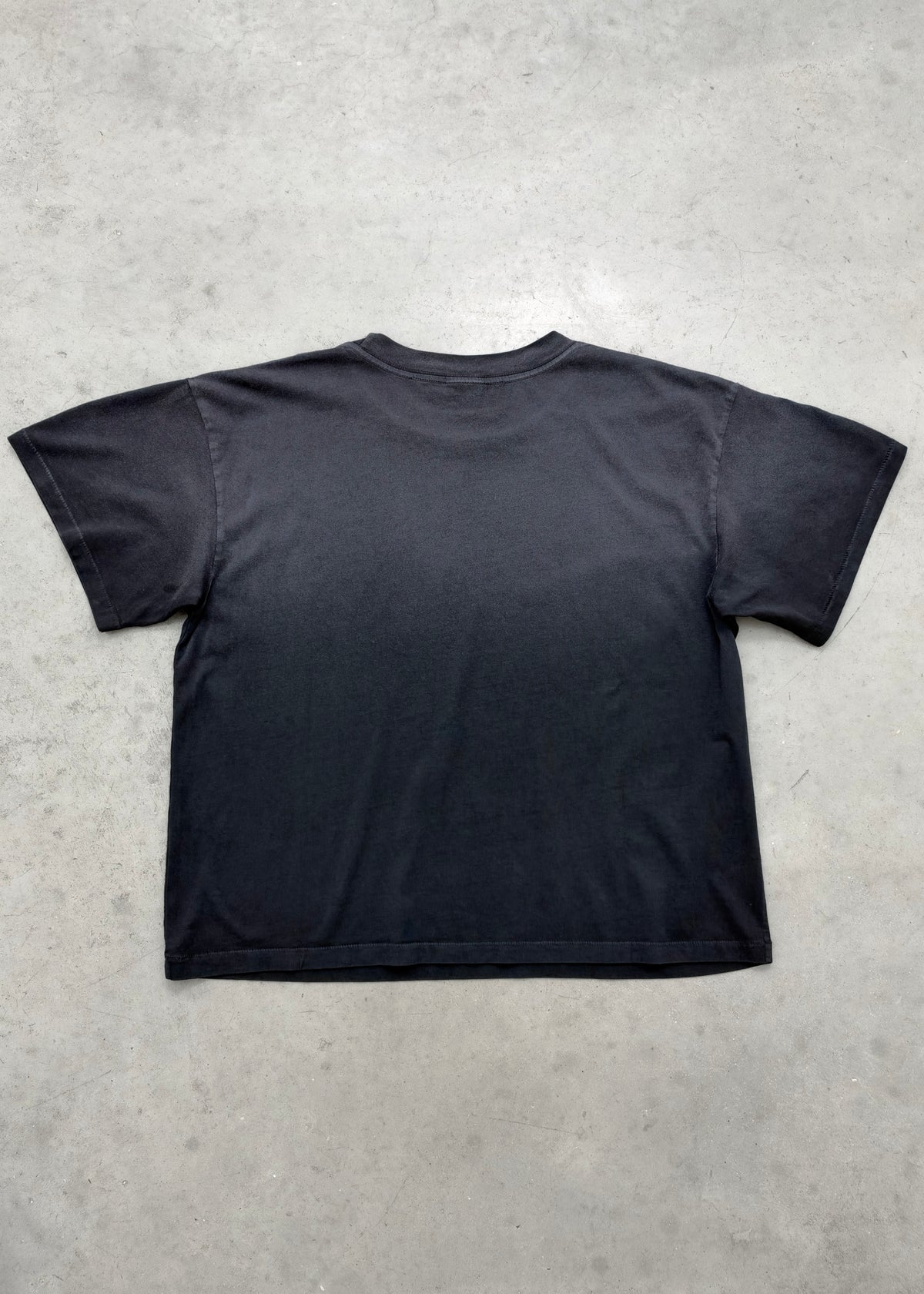 "CHAIN-PEEKER” MID-WEIGHT TEE - SUN FADED BLACK