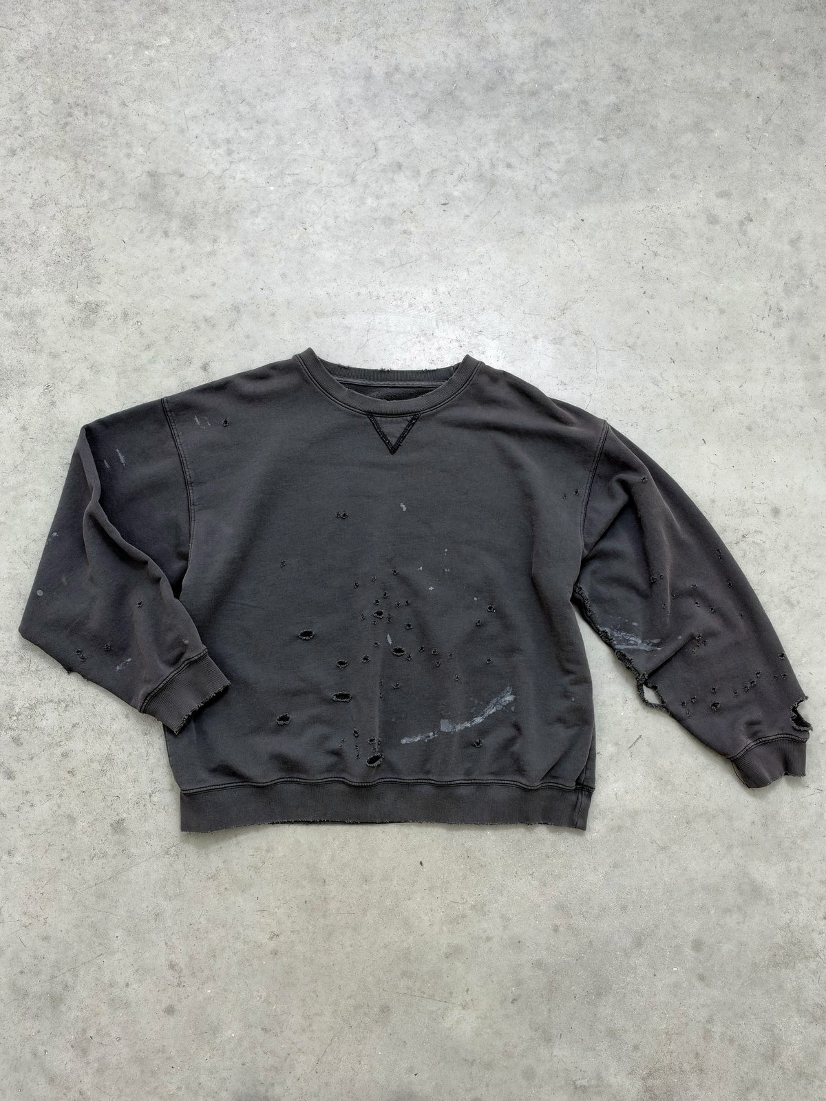 1/1 SAMPLE "WATCH-PEEKER" CREWNECK - FADED BLACK