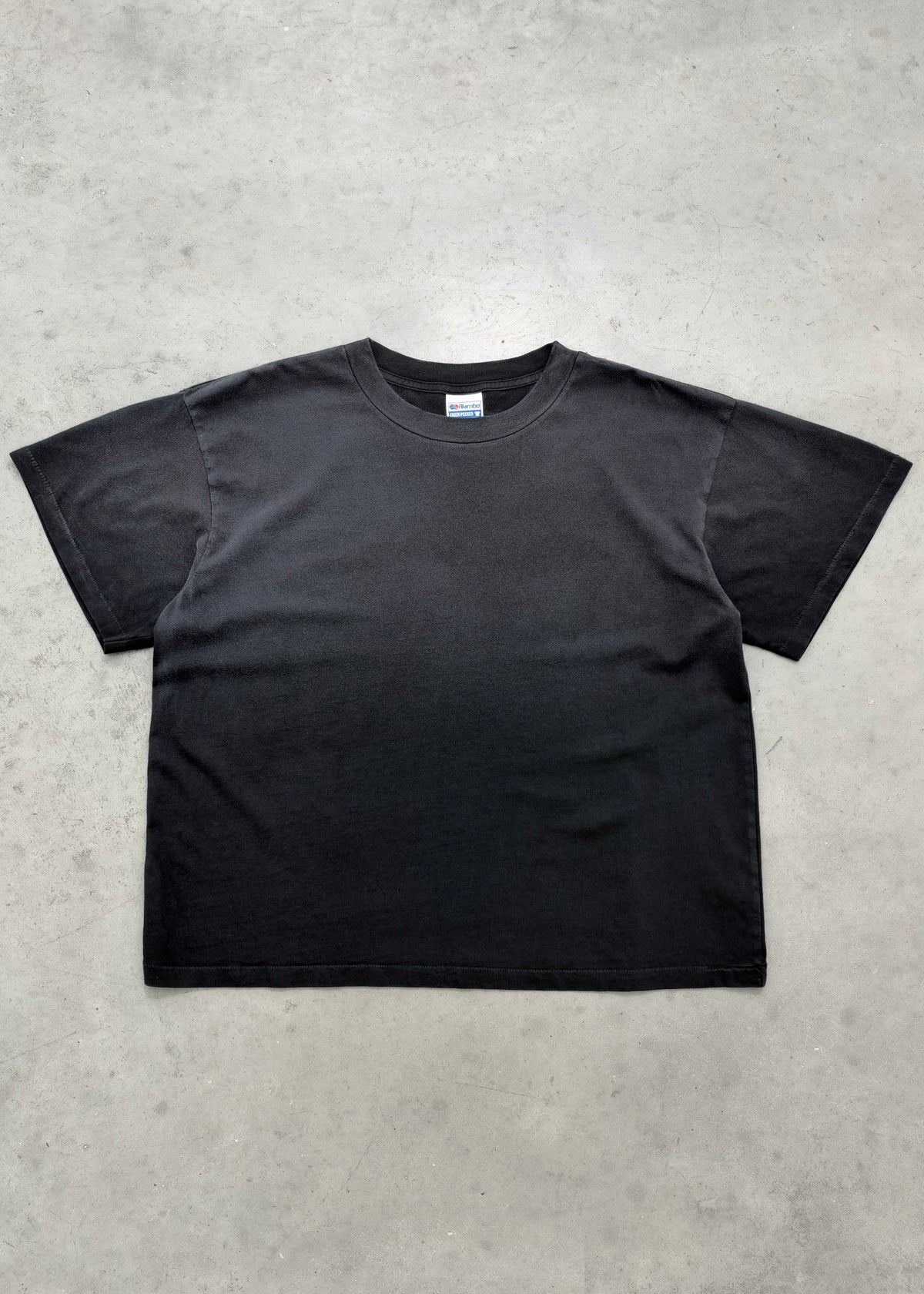 "CHAIN-PEEKER” MID-WEIGHT TEE - SUN FADED BLACK