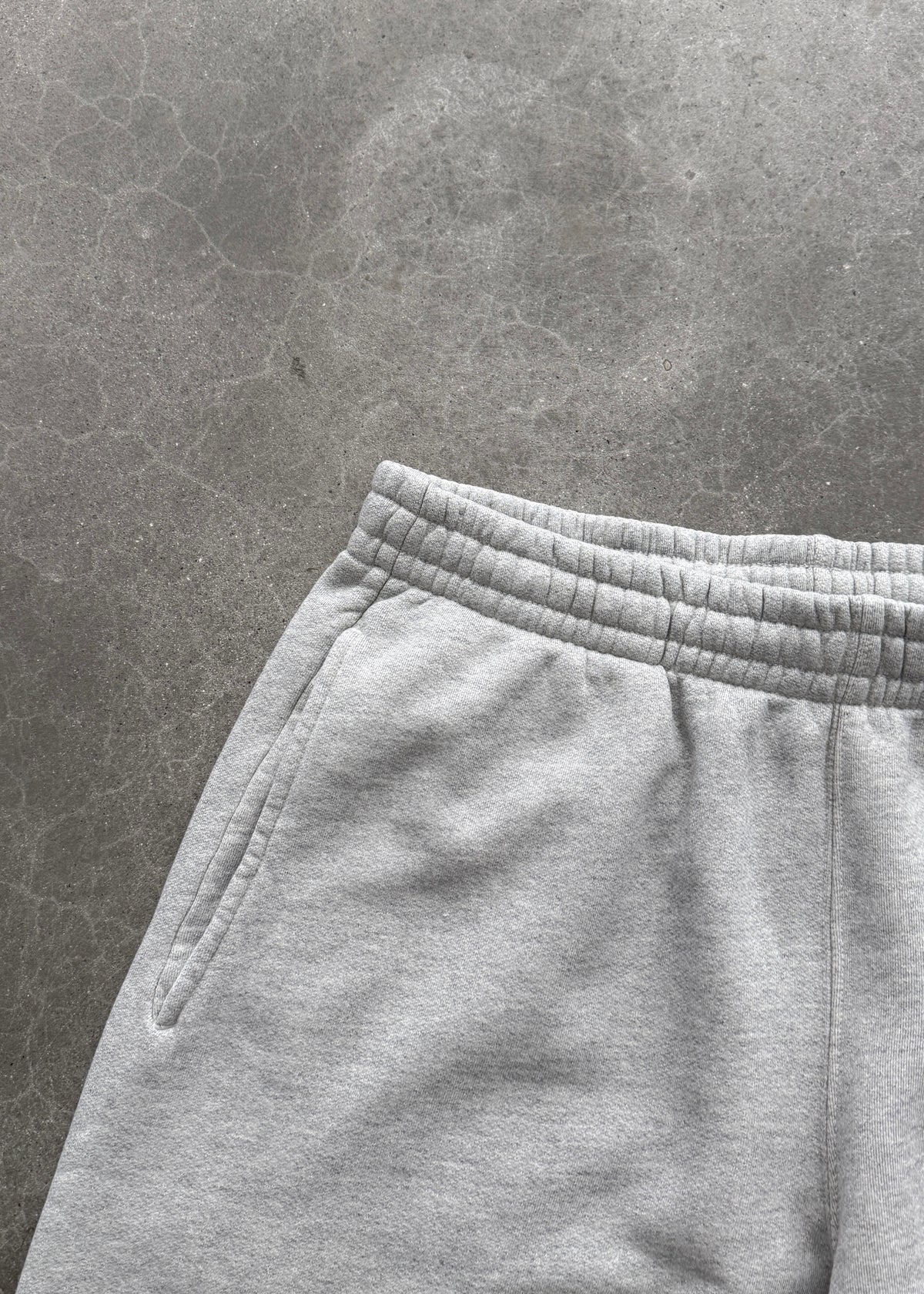 STRAIGHT-LEG SWEATPANTS - HEATHER GREY