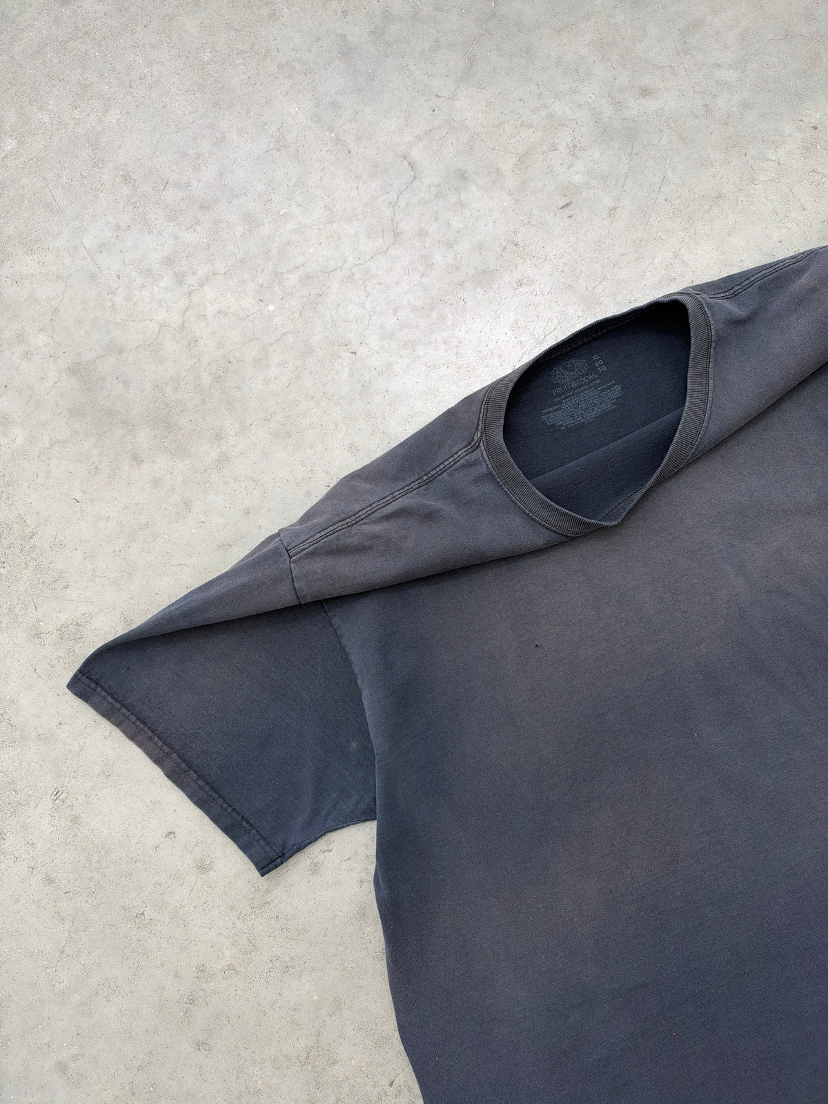 SUN FADED BLACK CROPPED TEE - 2000S