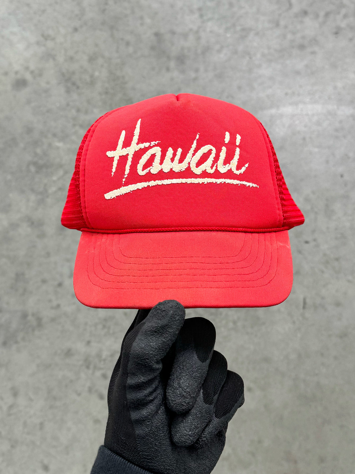 FADED RED "HAWAII" TRUCKER HAT - 1980S