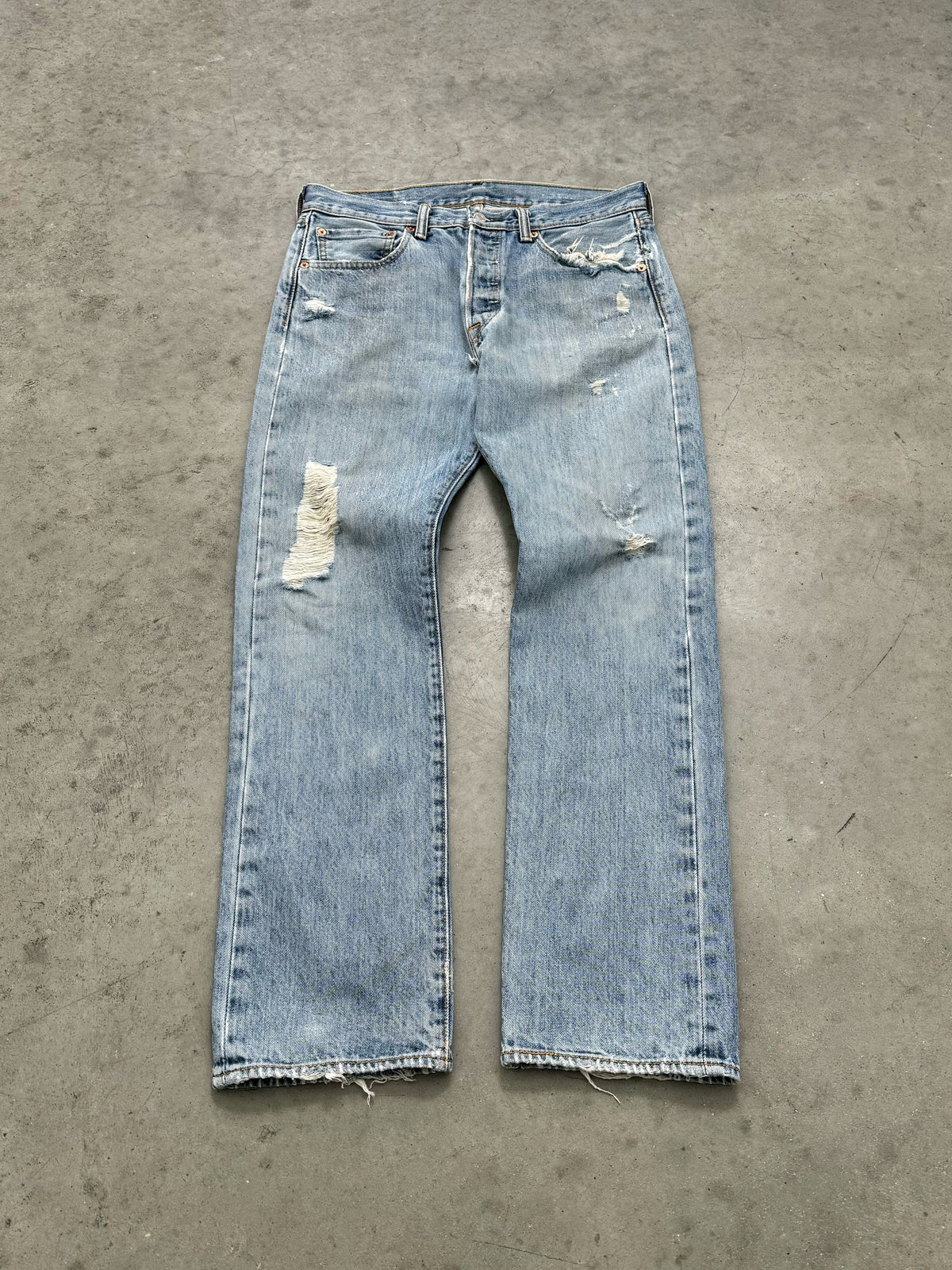 DISTRESSED & FADED LEVIS 501 JEANS - 2000S