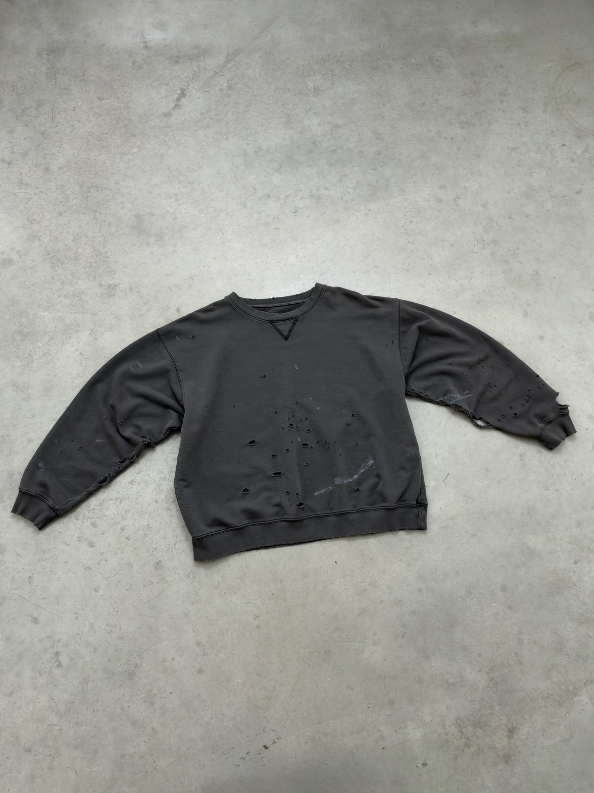 1/1 SAMPLE "WATCH-PEEKER" CREWNECK - FADED BLACK