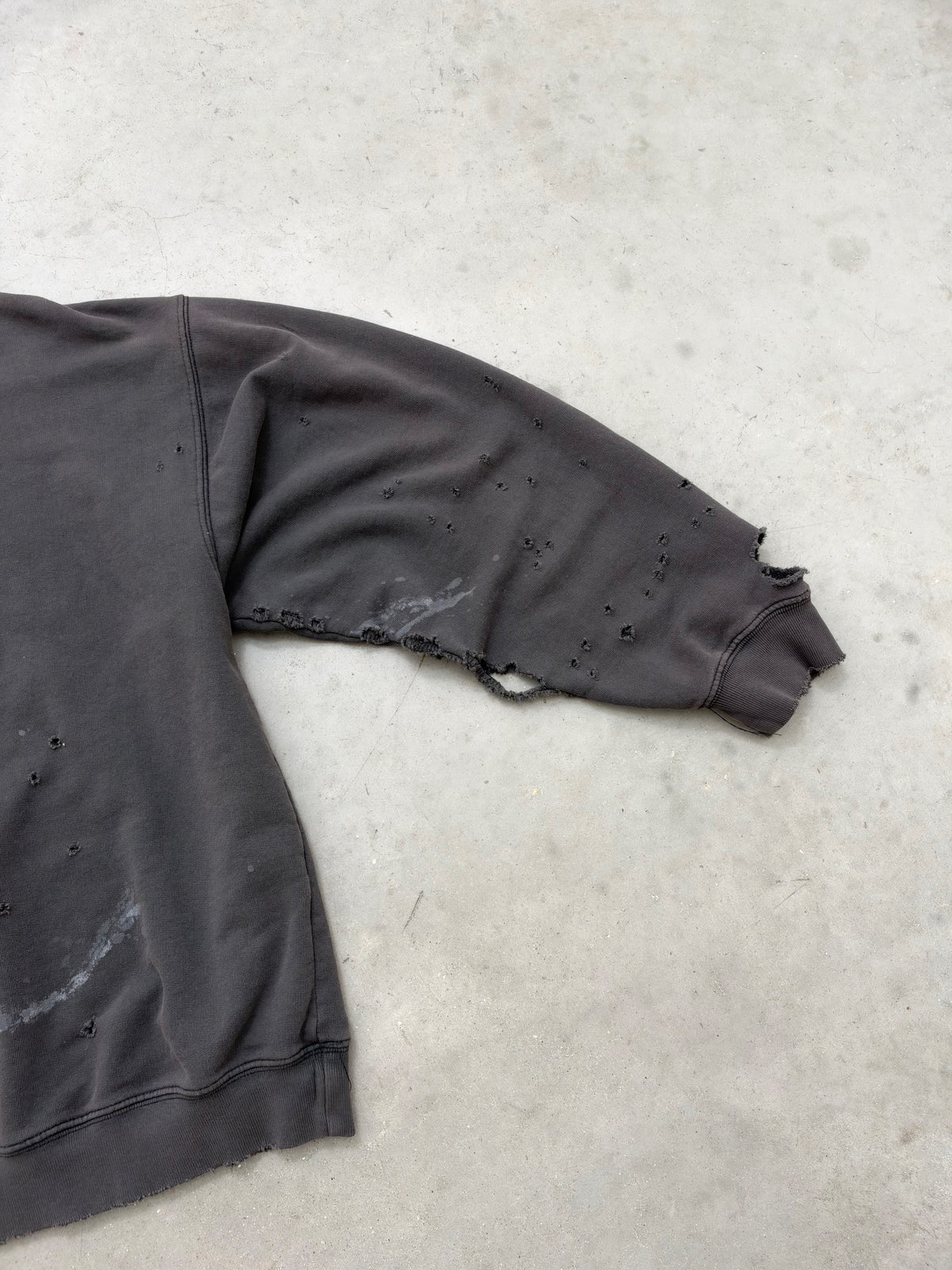 1/1 SAMPLE "WATCH-PEEKER" CREWNECK - FADED BLACK
