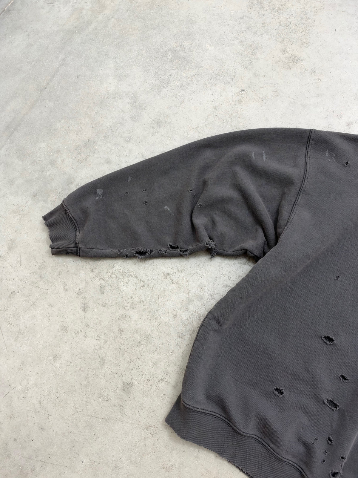 1/1 SAMPLE "WATCH-PEEKER" CREWNECK - FADED BLACK