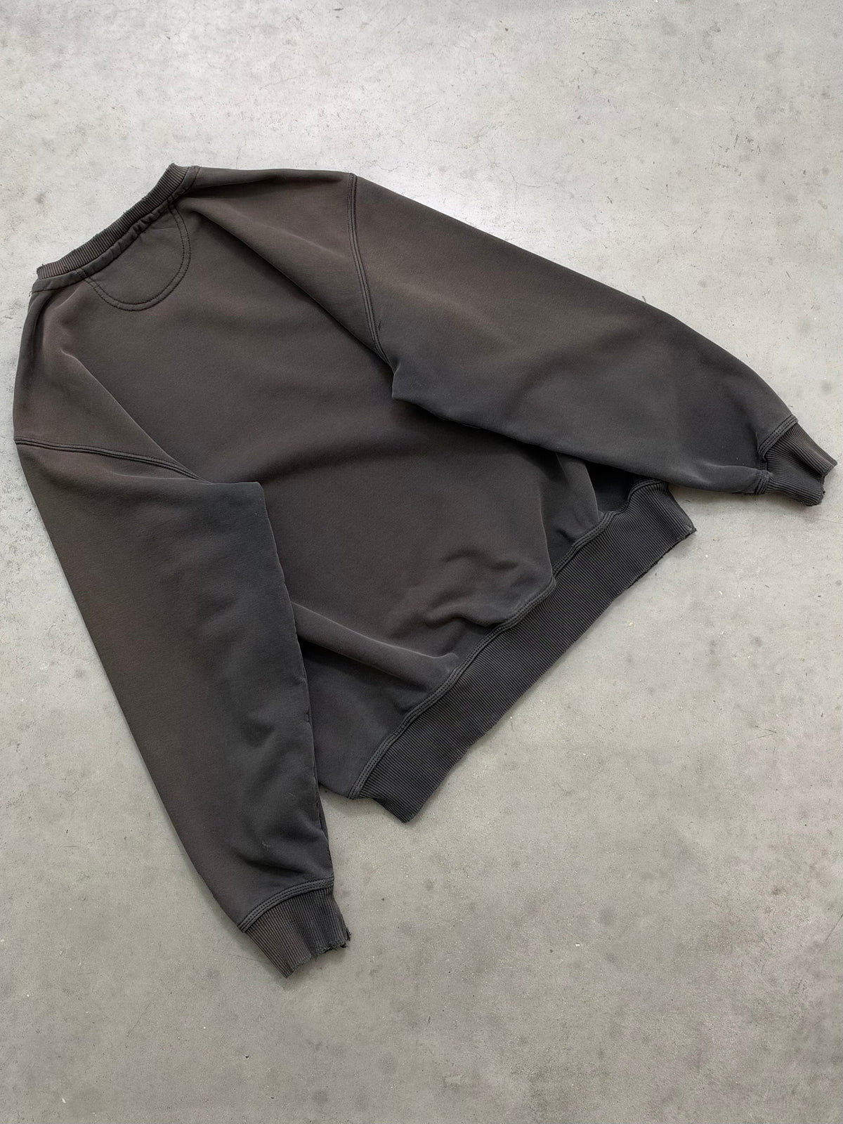 FADED BLACK PAINTERS CARHARTT HEAVYWEIGHT CREWNECK - 2000S