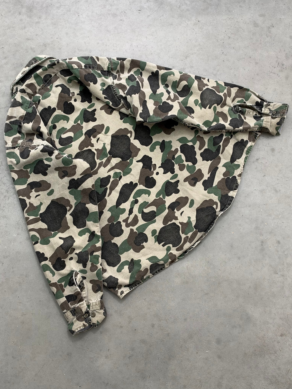 DISTRESSED FADED ARMY CAMO CHAMOIS SHIRT - 1980S