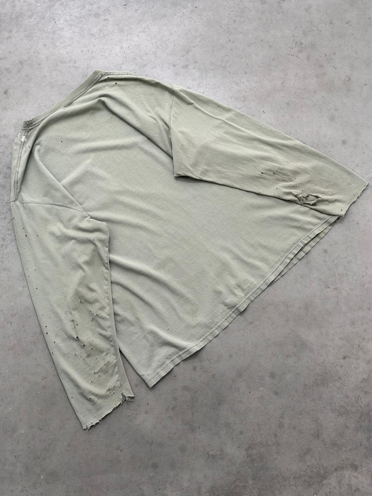 DISTRESSED FADED SAGE GREEN LONG SLEEVE TEE - 1990S