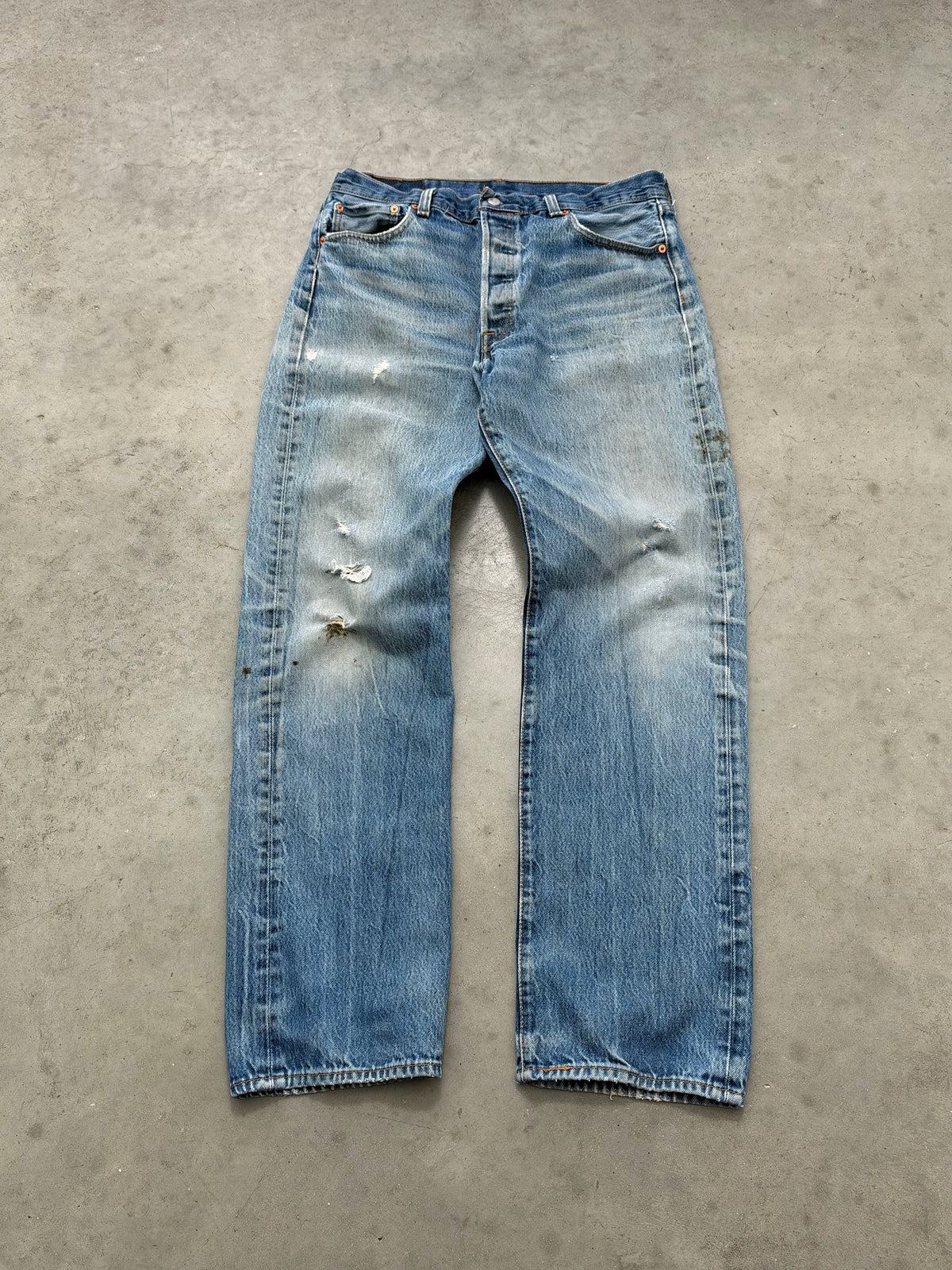 DISTRESSED FADED BLUE LEVIS 501 BUTTON FLY JEANS - 2000S