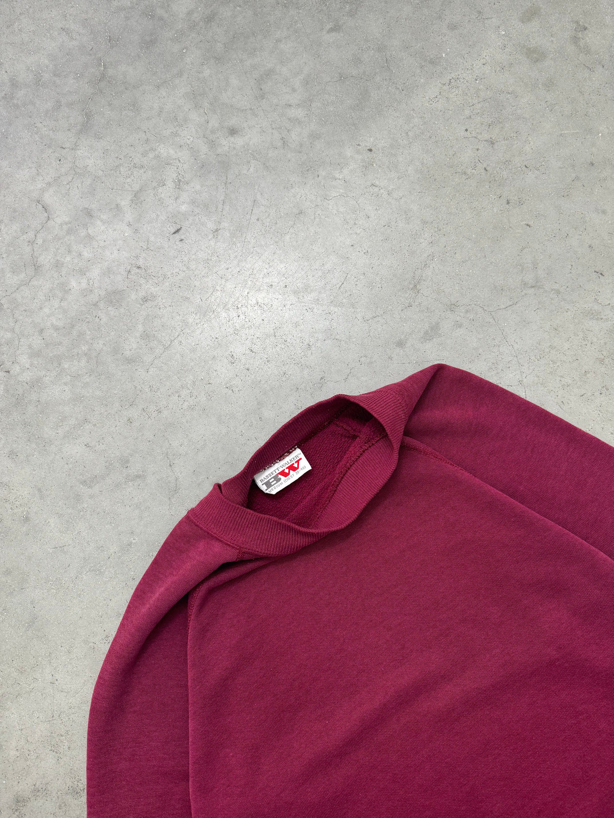 FADED MAROON RAGLAN SLEEVE CREWNECK - 1980S