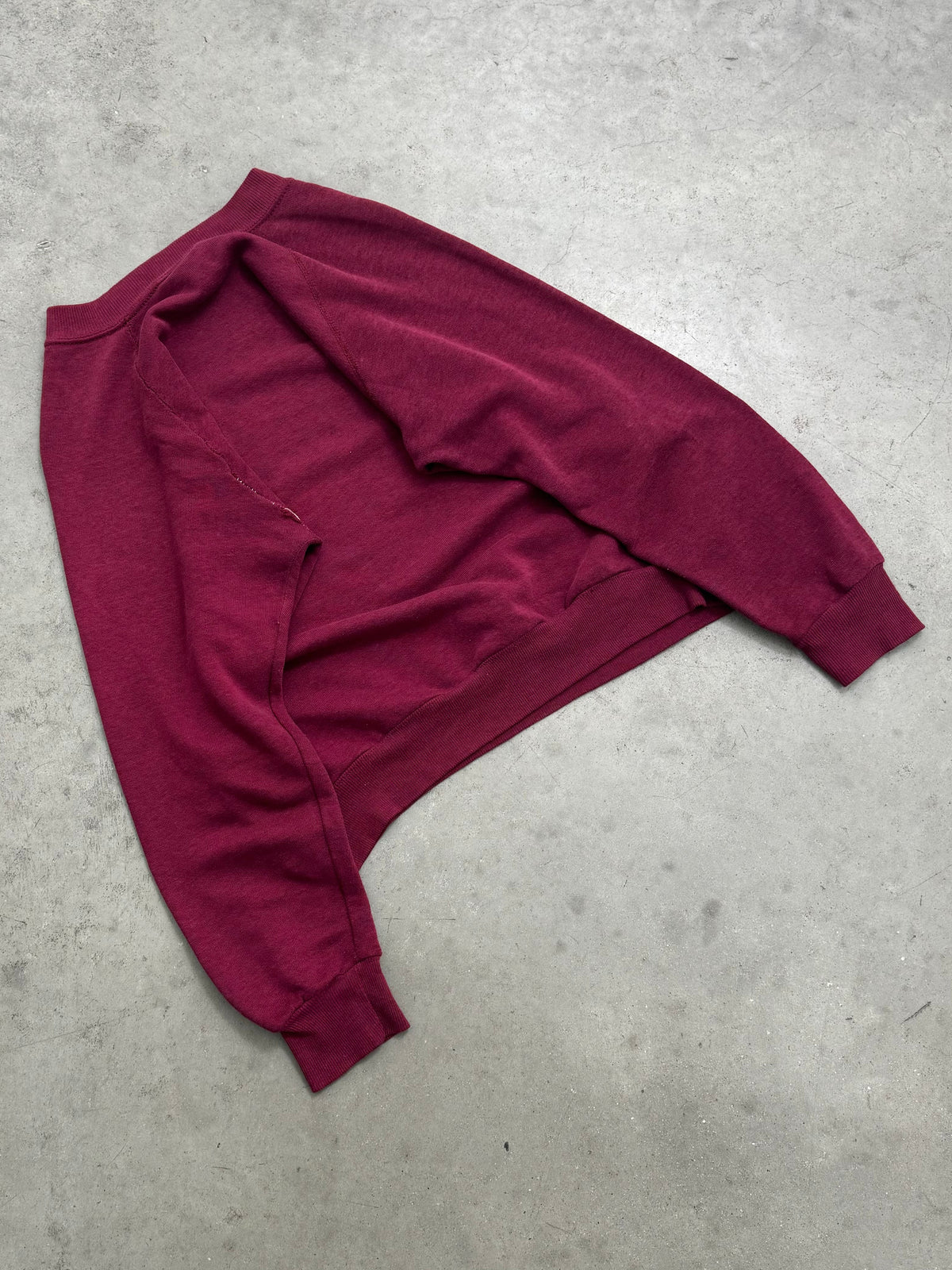 FADED MAROON RAGLAN SLEEVE CREWNECK - 1980S