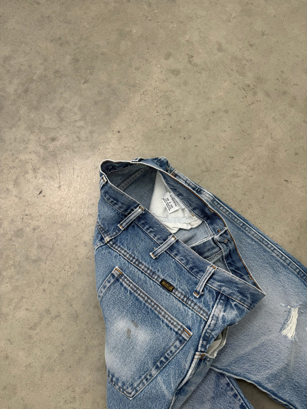FADED BLUE & DISTRESSED STRAIGHT LEG JEANS - 2000S
