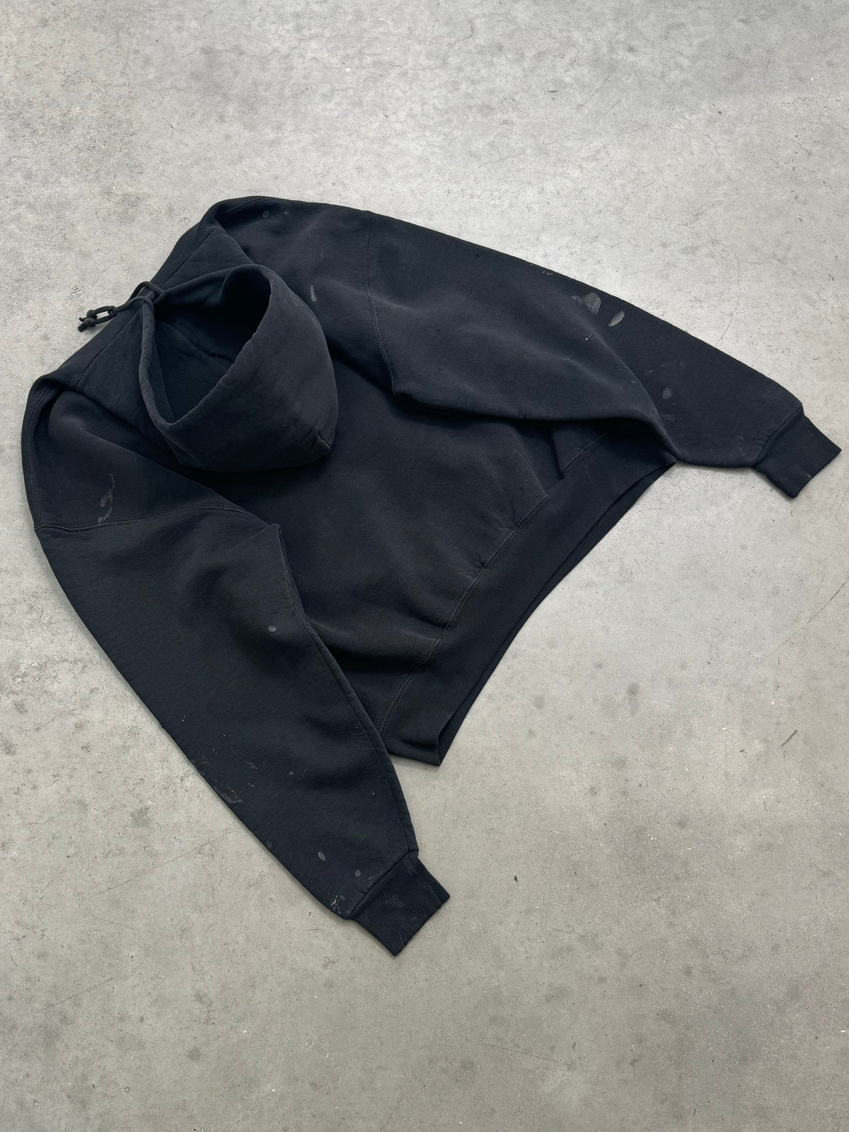 FADED BLACK PAINT SPLATTER RUSSELL HOODIE - 1990S