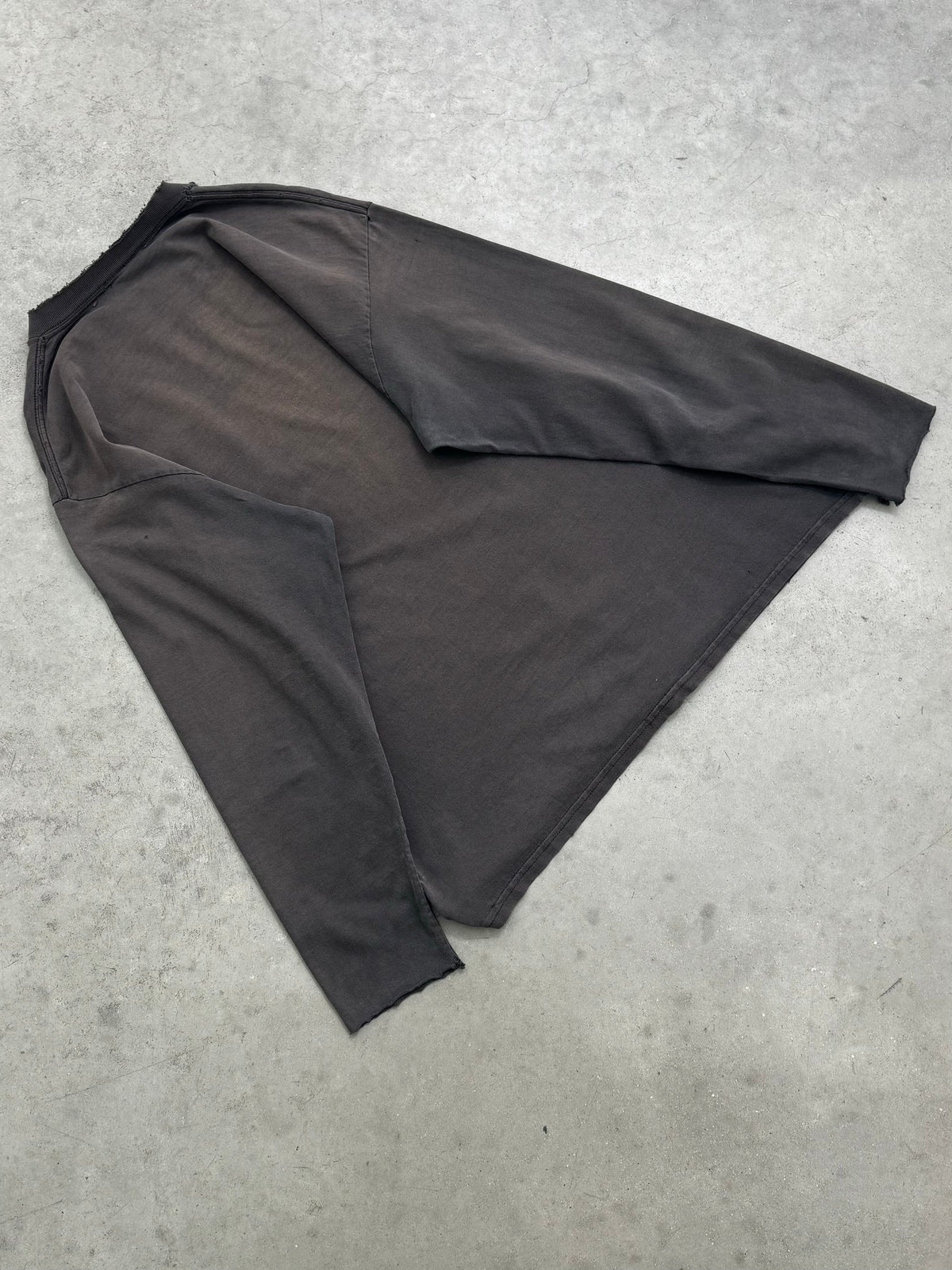 DISTRESSED & FADED BLACK CARHARTT LONGSLEEVE POCKET TEE - 1990S