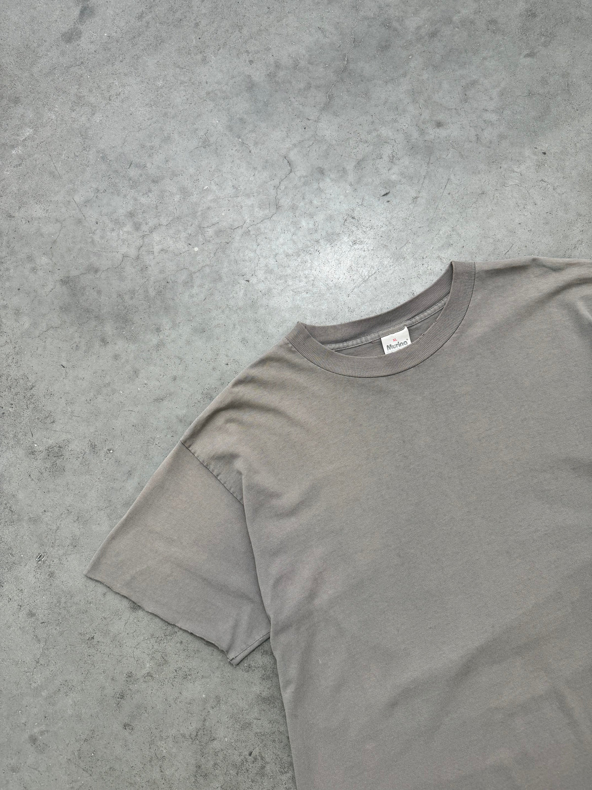 FADED CEMENT GREY CROPPED TEE - 1990S