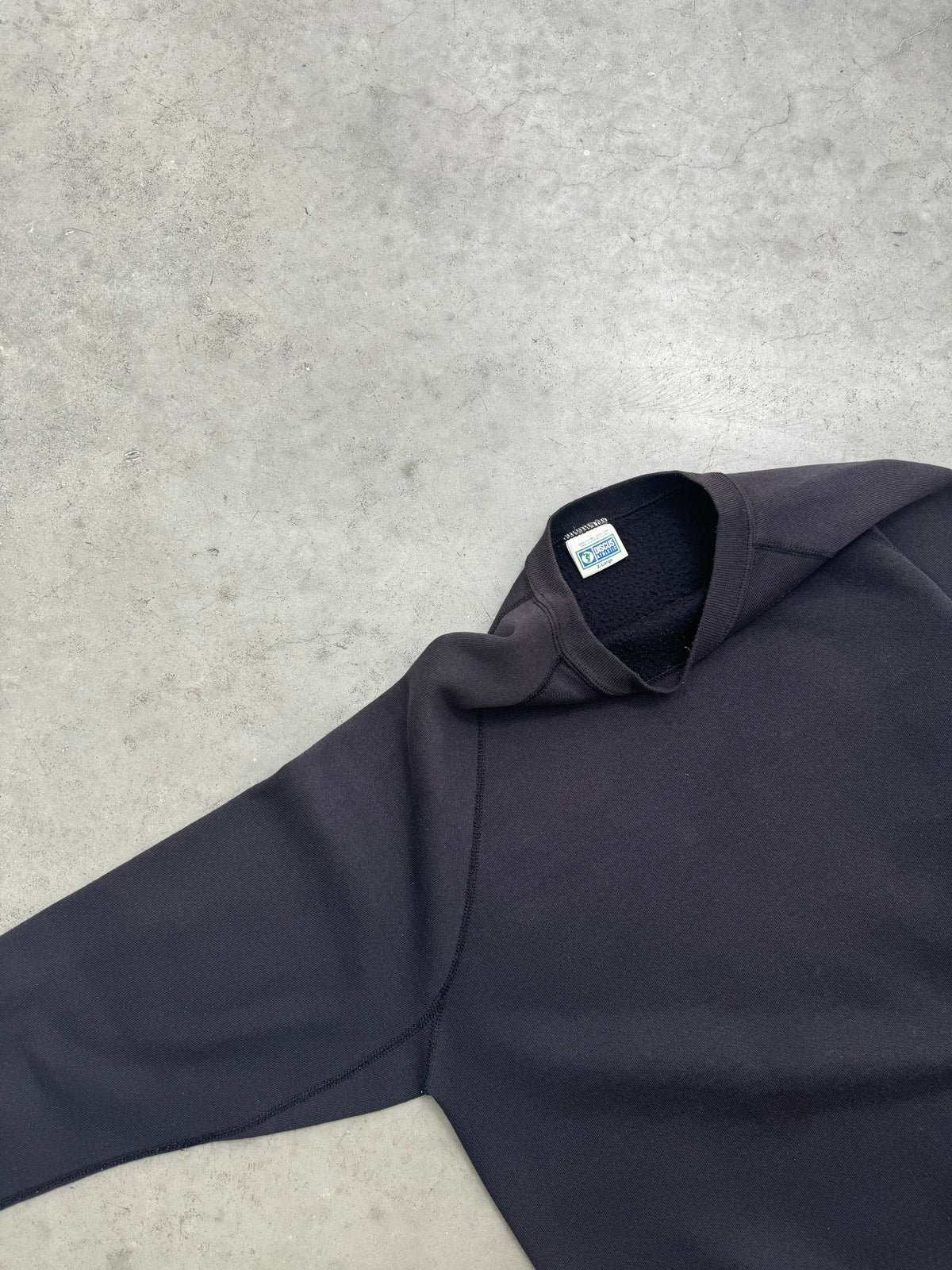 FADED BLACK RAGLAN SLEEVE CREWNECK - 1990S