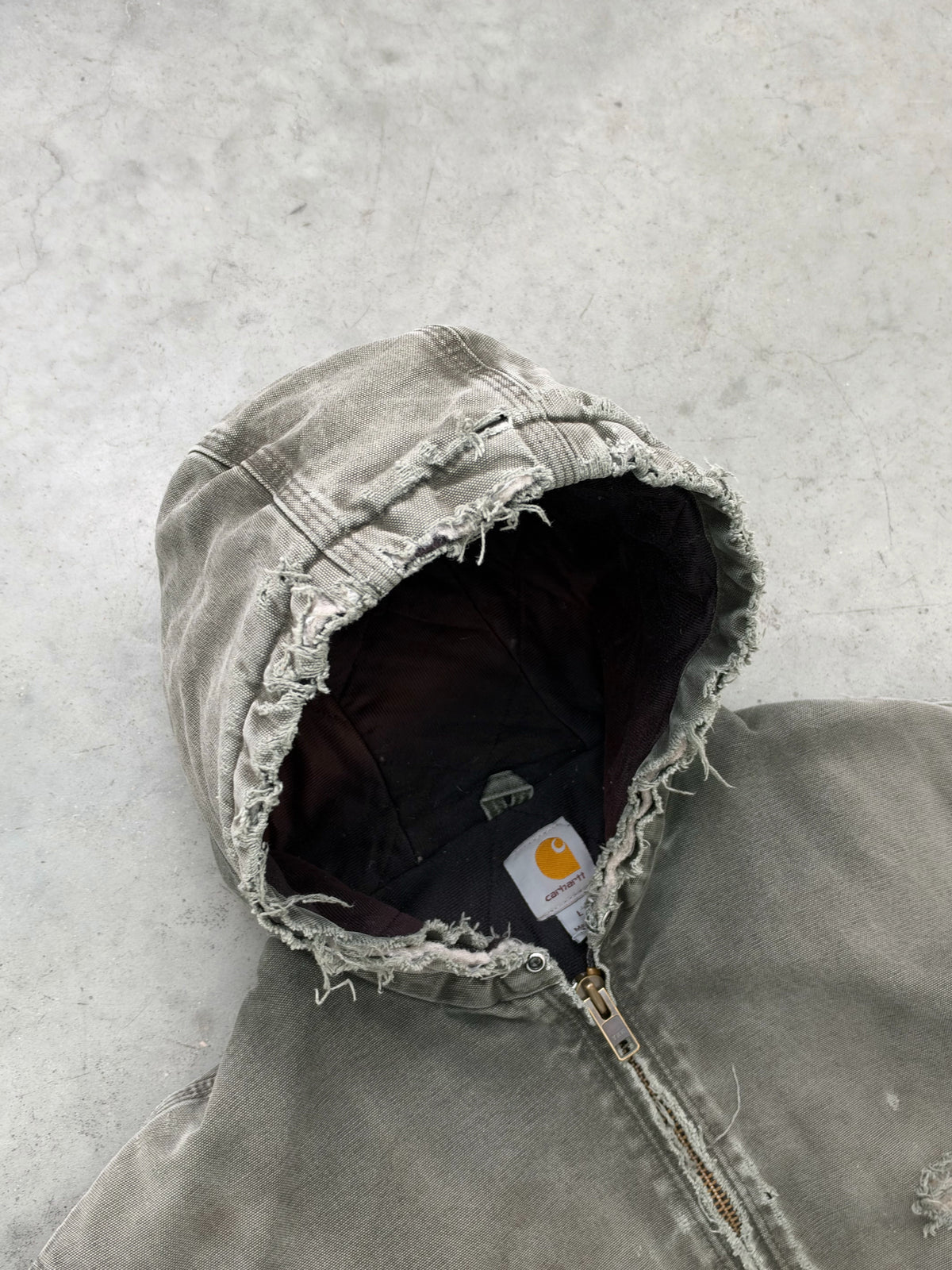 DISTRESSED FADED SAGE GREEN CARHARTT ACTIVE JACKET - 1990S