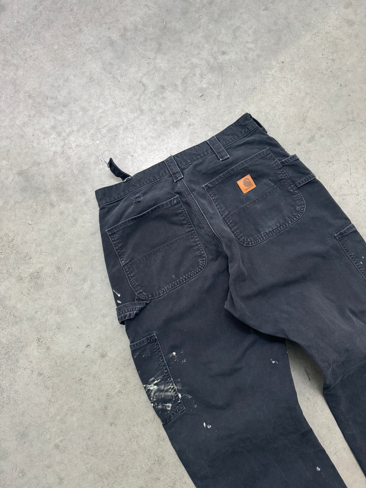 DISTRESSED & FADED BLACK CARHARTT PAINT SPLATTER CARPENTER PANTS - 2000S