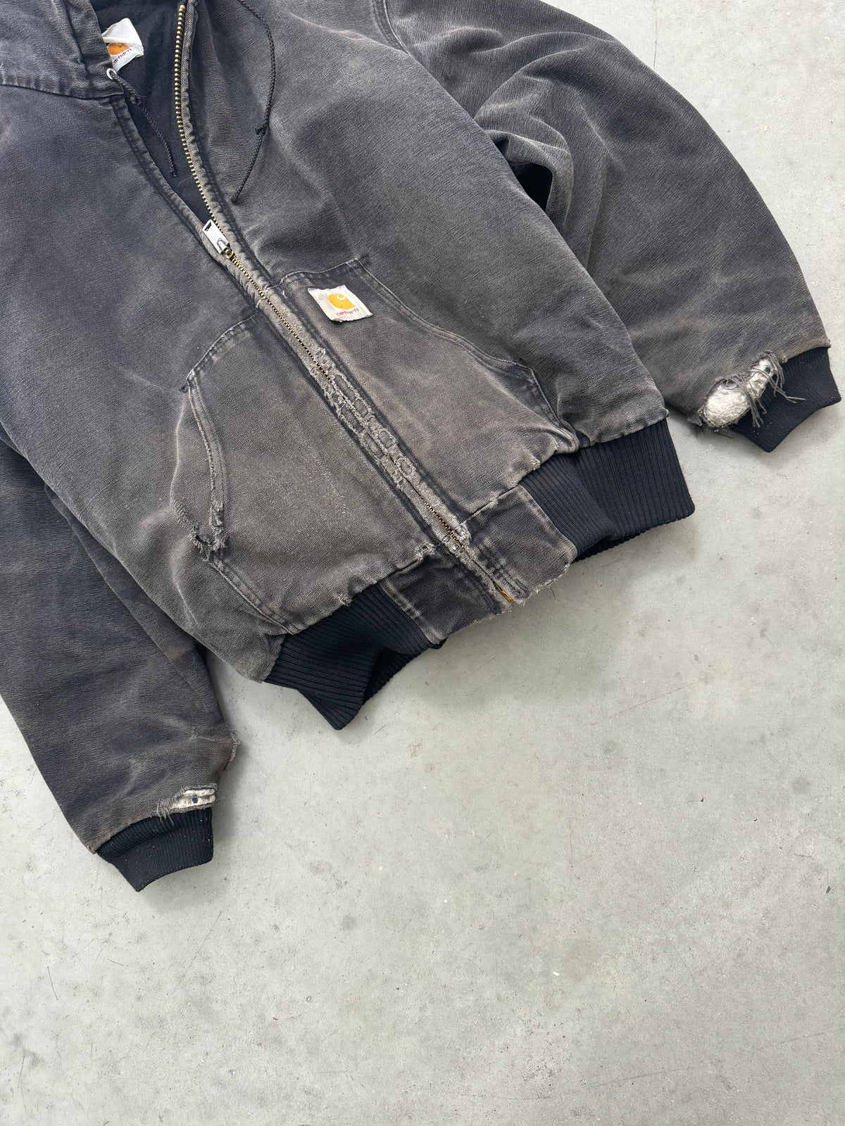 DISTRESSED SUN FADED BLACK CARHARTT ACTIVE JACKET - 1990S