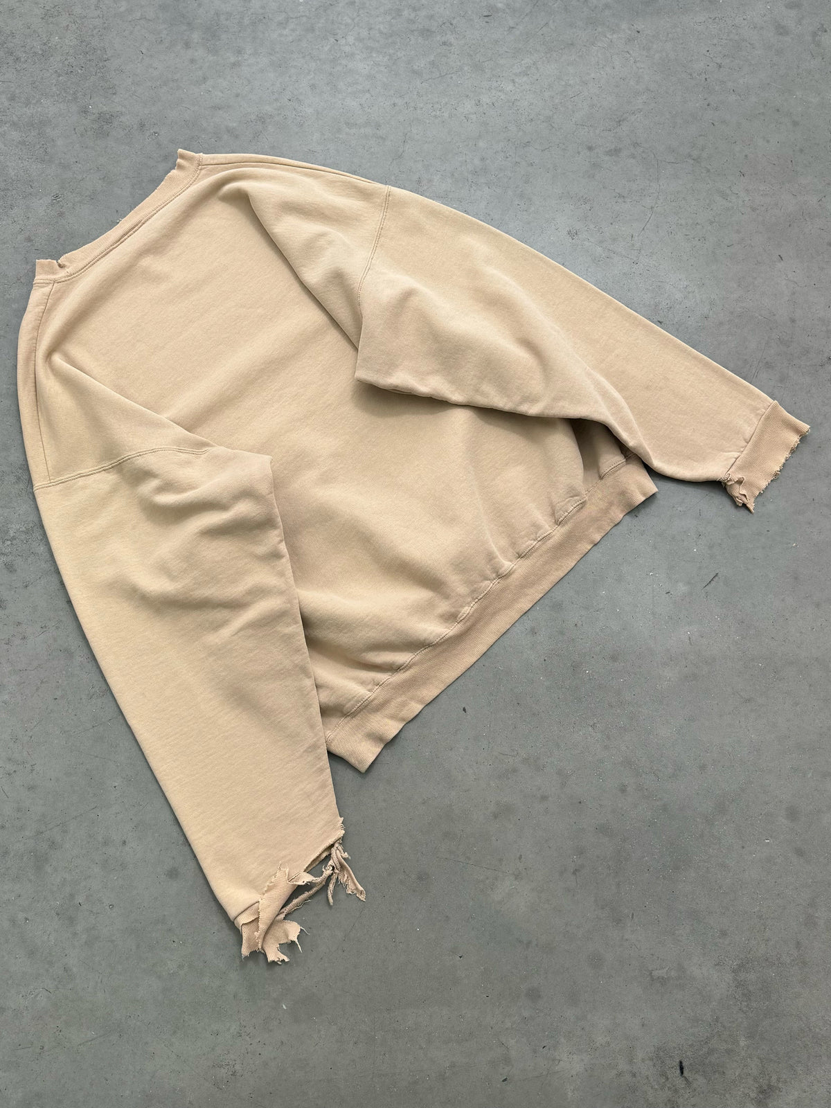 DISTRESSED FADED BEIGE CREWNECK - 1990S