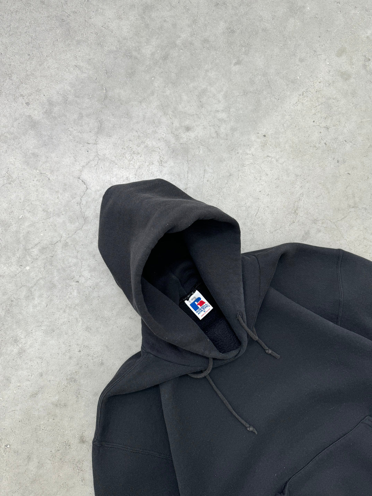 SUN FADED BLACK RUSSELL "BELLAIRE" HOODIE - 1990S