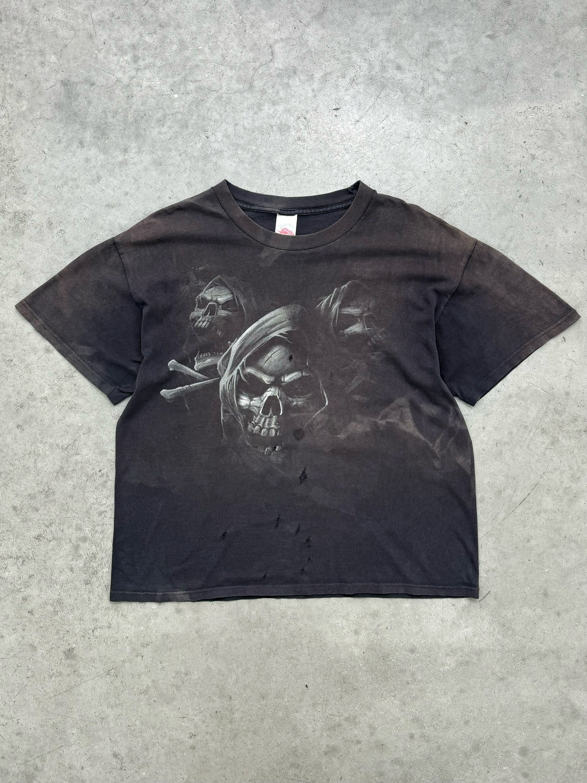 SUN FADED & DISTRESSED SKULL TEE - 2000S