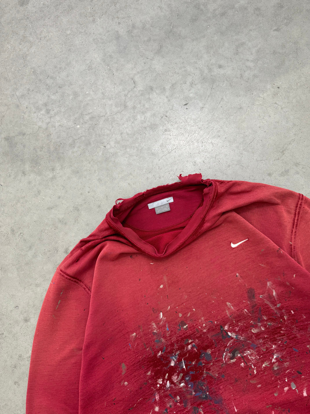 FADED RED & DISTRESSED NIKE PAINT SPLATTER CREWNECK - 2000S