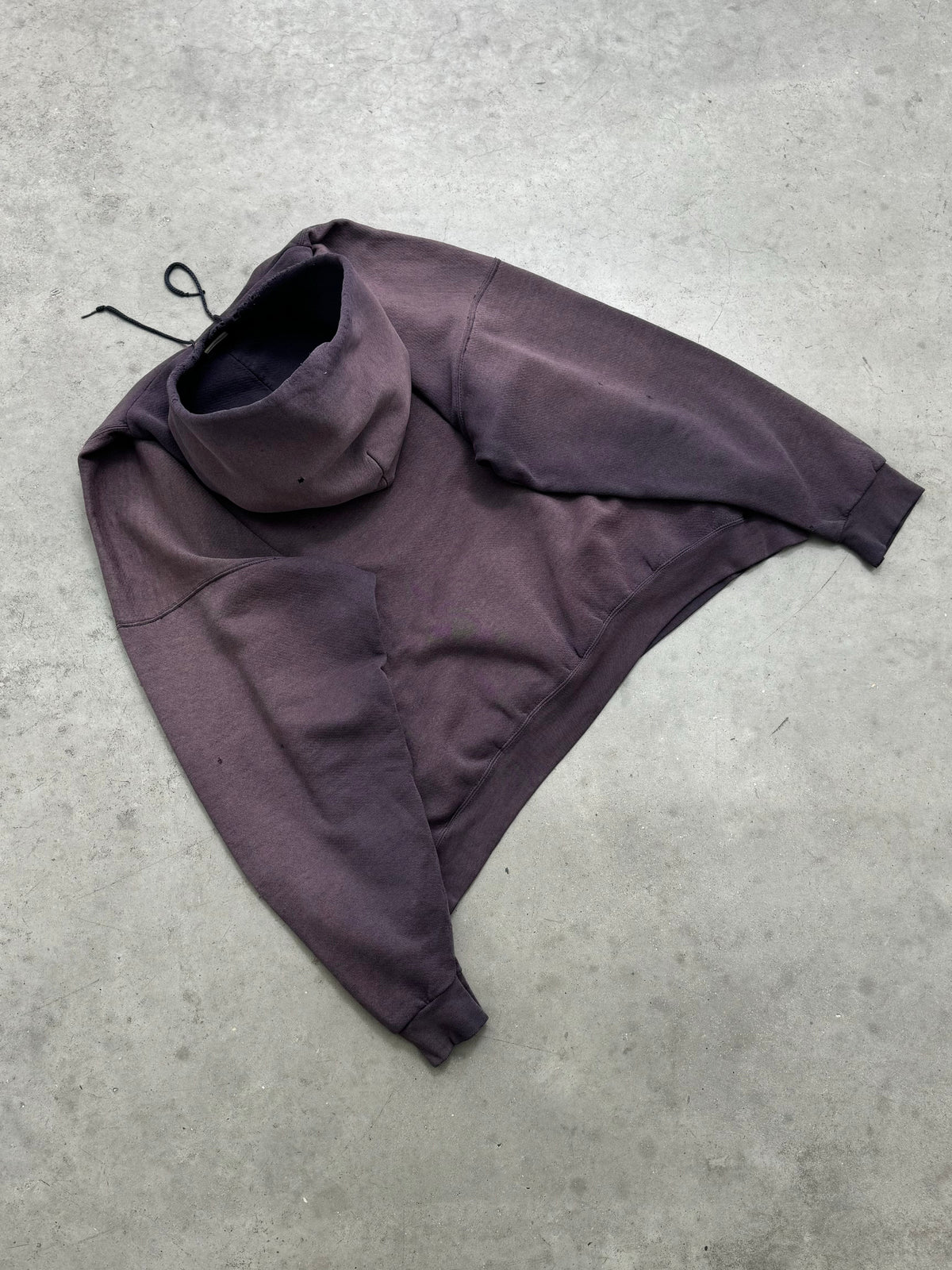 FADED & DISTRESSED  HOODIE - 1990S