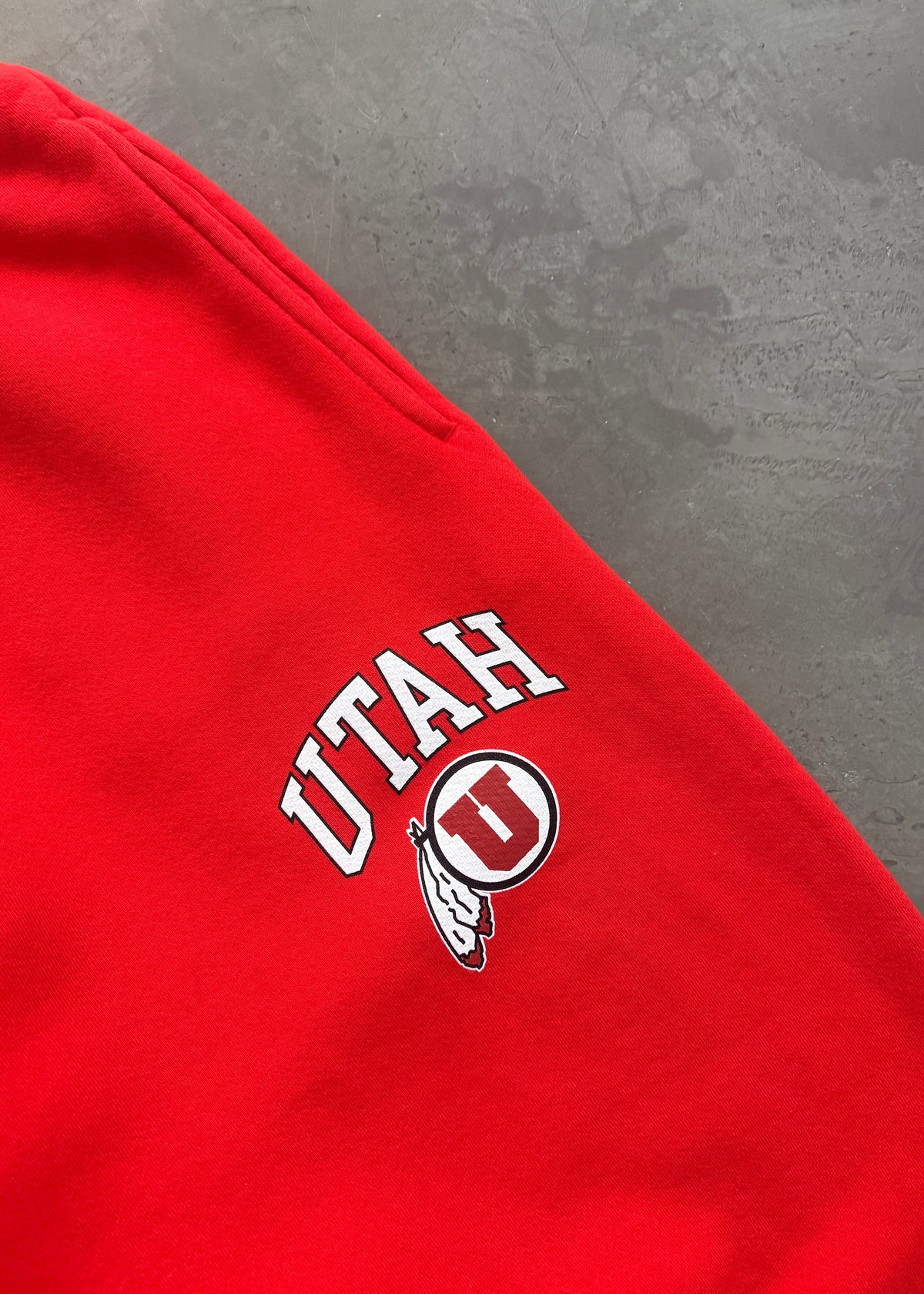 STRAIGHT-LEG SWEATPANTS - UNIVERSITY OF UTAH® STAPLE