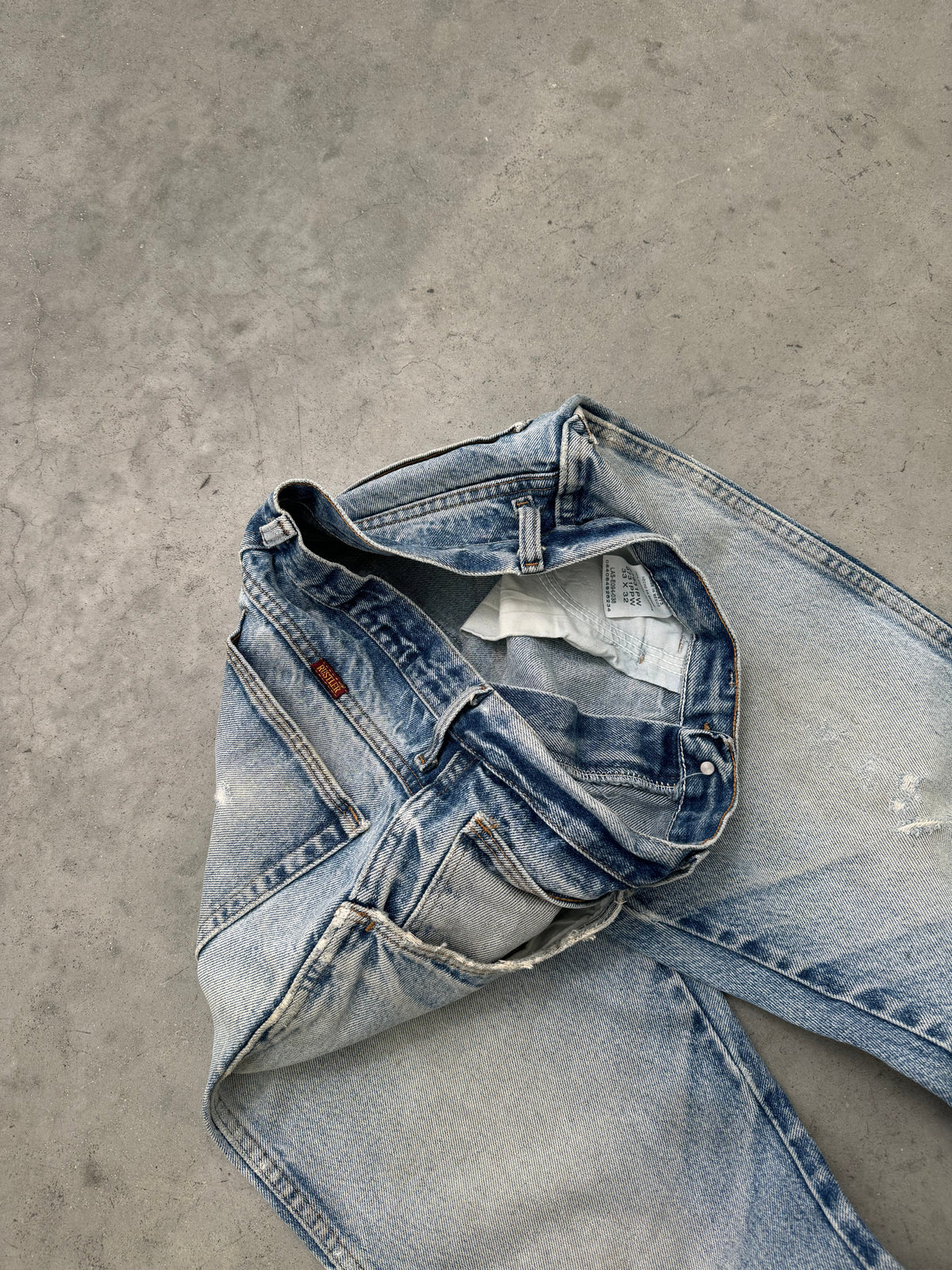 SUN FADED BLUE & DISTRESSED JEANS - 2000S